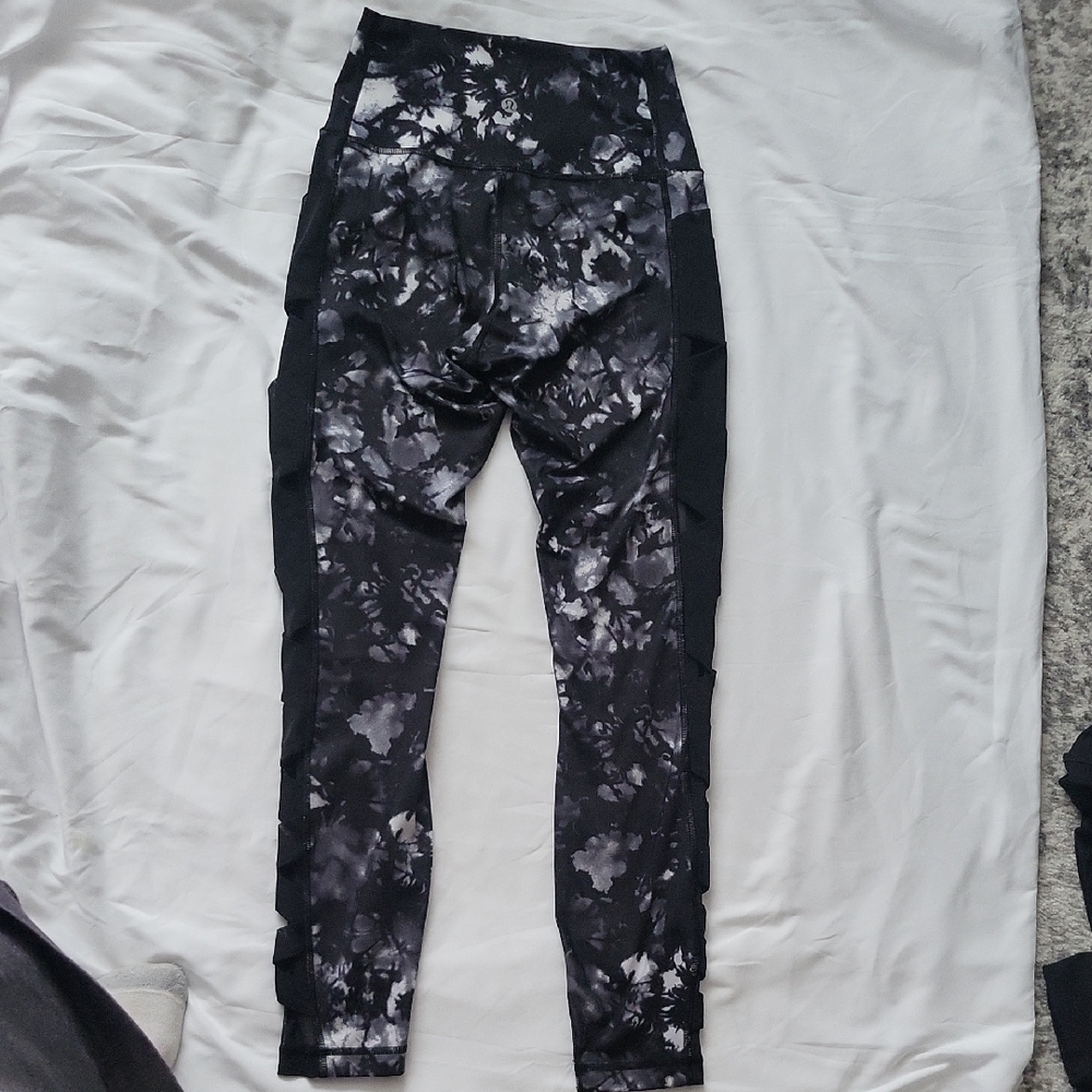 Black and Gray Patterned Leggings